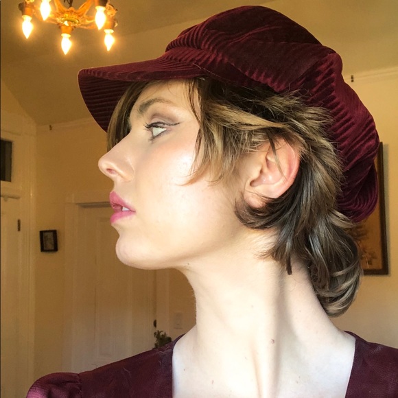 Mint condition 70s velvet striped hat | vivid red